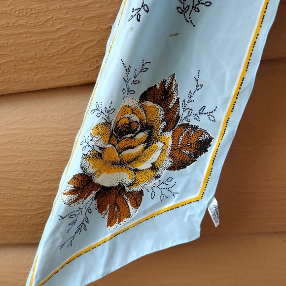 Scarf - Picture 2 of 8